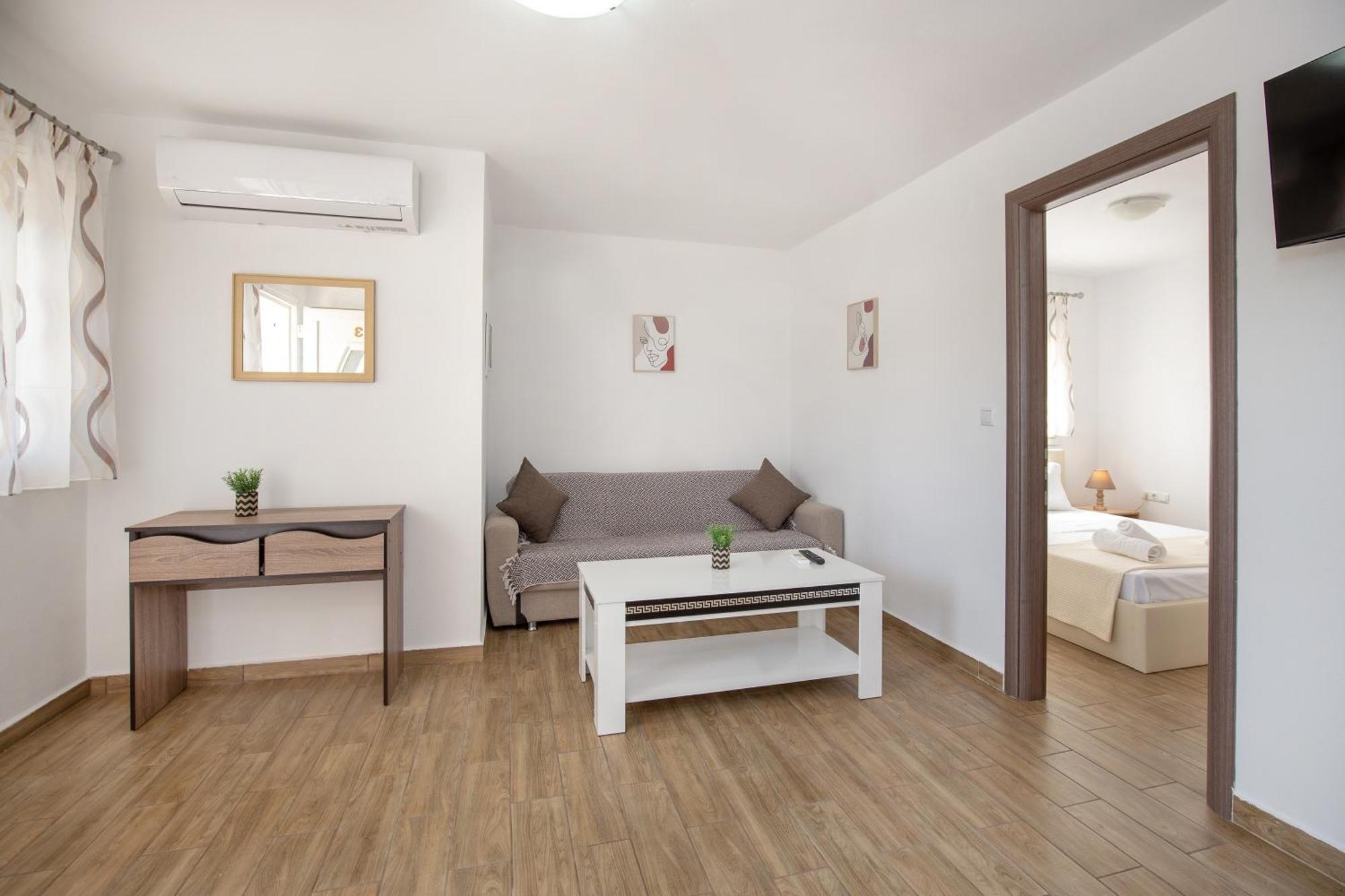 Apartment House Litsa 3 *