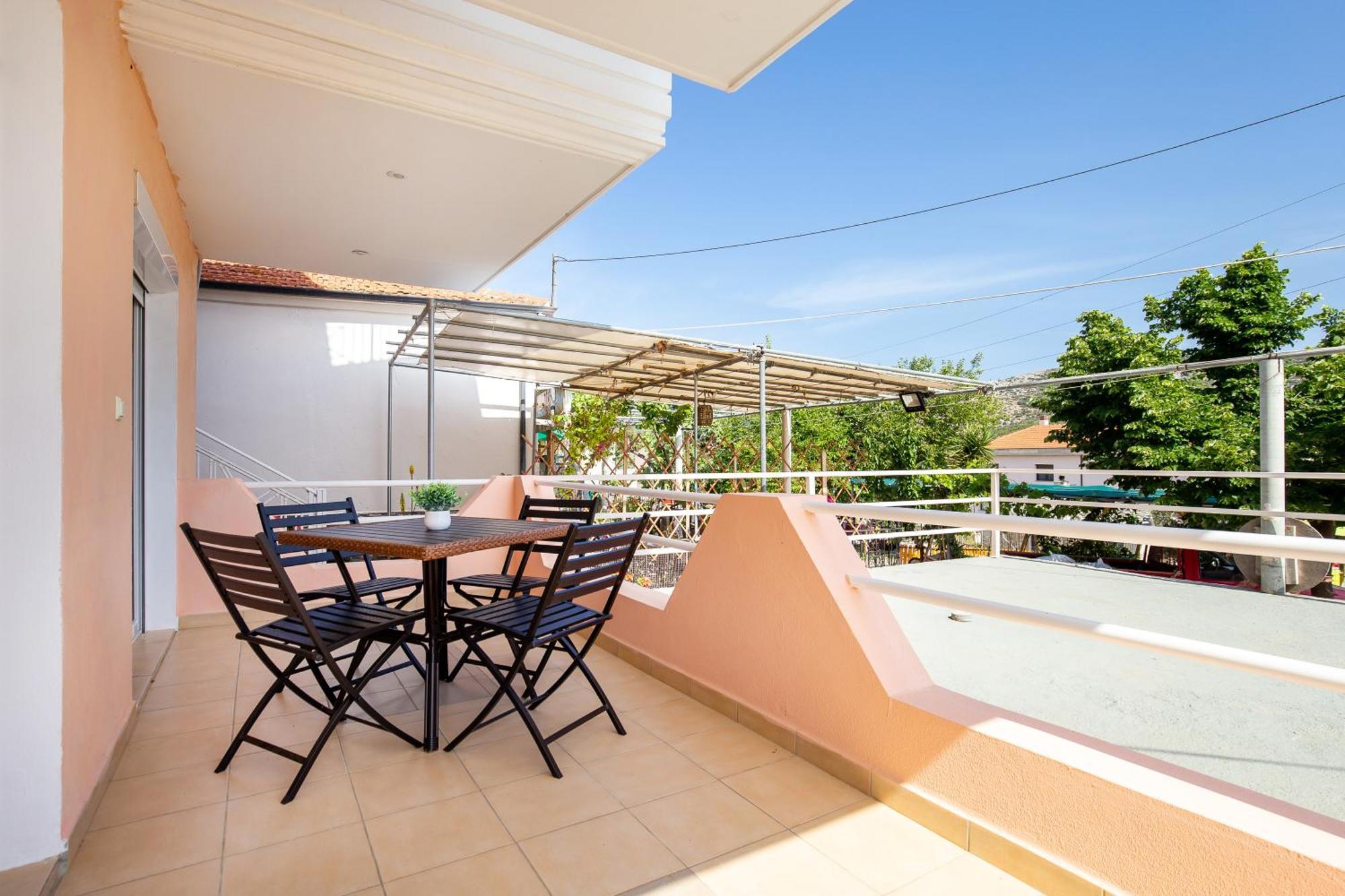 Apartment House Litsa 3 *
